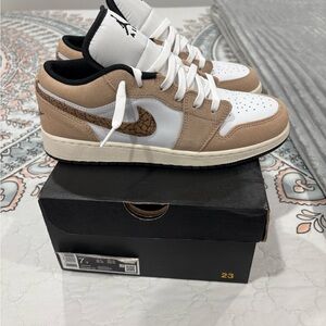 Jordan Sneakers in White and Tan